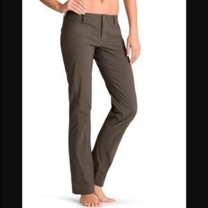 Athleta Olive Green Low-Rise Dipper Pant. Size 12 Tall